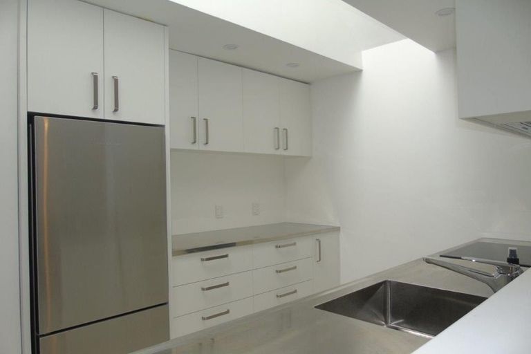 Photo of property in 14 Lawson Place, Mount Victoria, Wellington, 6011