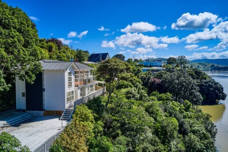 Photo of property in 34 Seaview Road, Paremata, Porirua, 5024