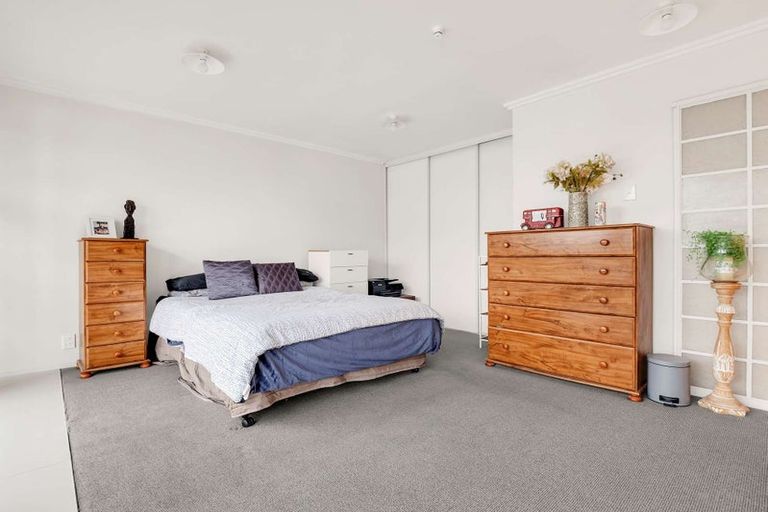Photo of property in 247a Hill Road, The Gardens, Auckland, 2105