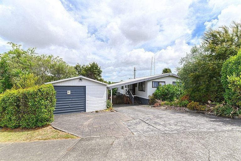 Photo of property in 3 Cantua Close, Totara Heights, Auckland, 2105