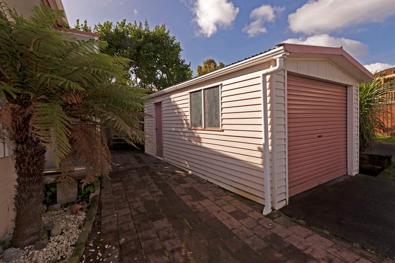 Photo of property in 53 Lavelle Road, Henderson, Auckland, 0612
