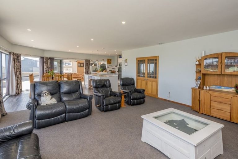 Photo of property in 14 Marine Parade South, Foxton Beach, Foxton, 4815