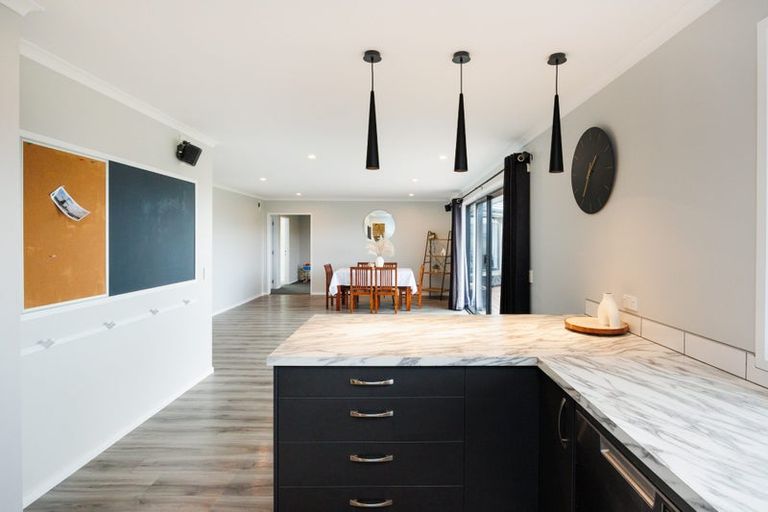 Photo of property in 40 View Road, Halcombe, 4779