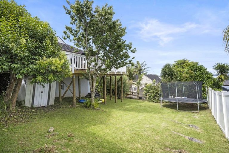 Photo of property in 5 Page Point, Mellons Bay, Auckland, 2014