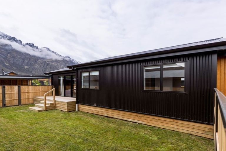 Photo of property in 19 Maize Street, Jacks Point, Queenstown, 9371