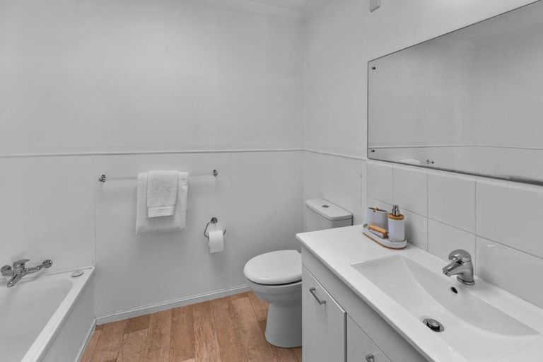 Photo of property in 5 Aiken Road, Saint Johns Hill, Whanganui, 4501