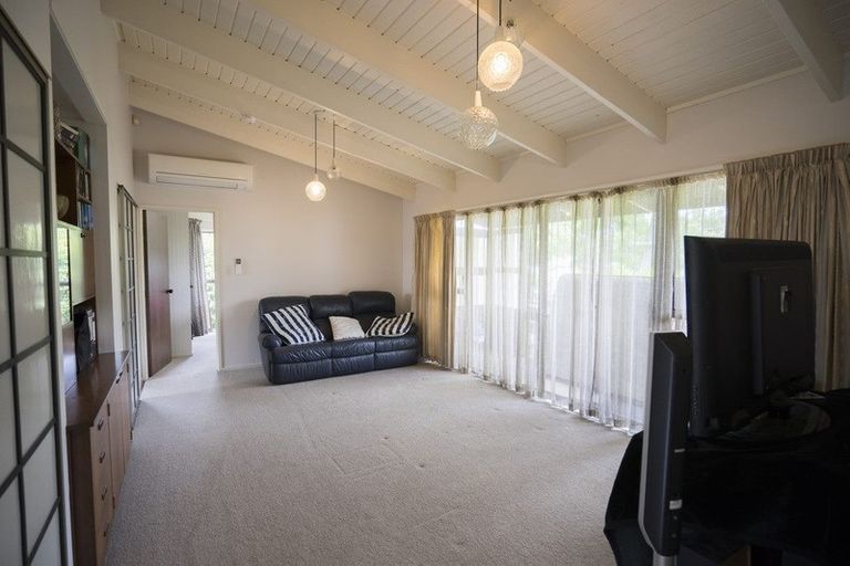 Photo of property in 5 Holyoake Place, Chatswood, Auckland, 0626