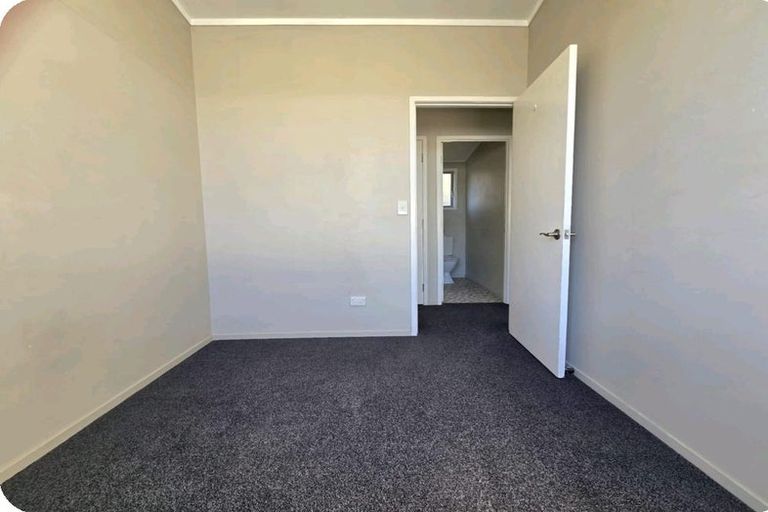 Photo of property in 5 Clayburn Road, Glen Eden, Auckland, 0602