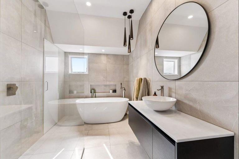 Photo of property in 15b Wilding Avenue, Northcote Point, Auckland, 0627