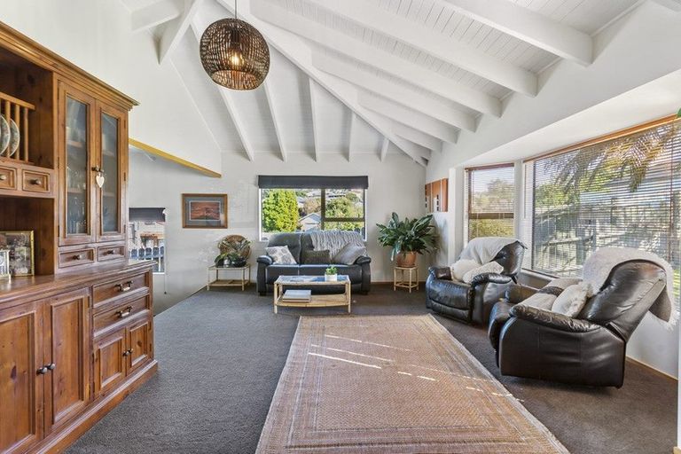 Photo of property in 33 Channing Crescent, Botany Downs, Auckland, 2010