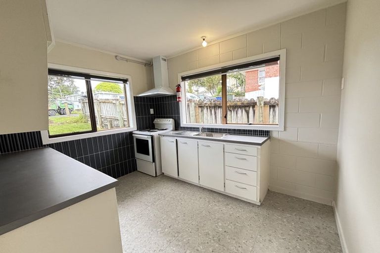 Photo of property in 18 Mcleod Road, Weymouth, Auckland, 2103