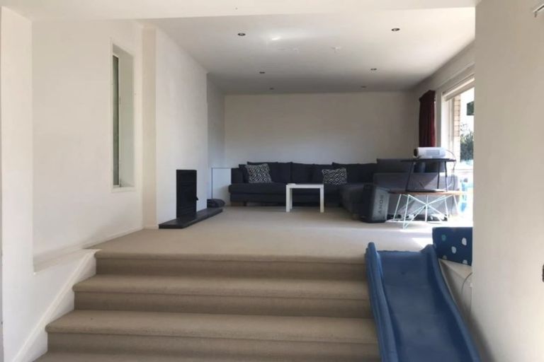 Photo of property in 2/5 Downing Street, Glenfield, Auckland, 0629