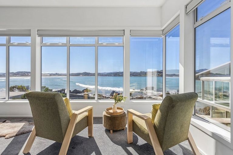 Photo of property in 277 Queens Drive, Lyall Bay, Wellington, 6022