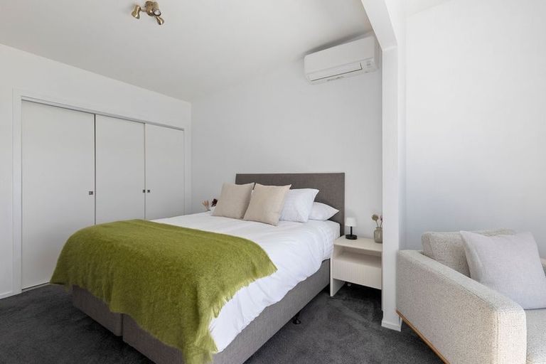 Photo of property in 277 Queens Drive, Lyall Bay, Wellington, 6022