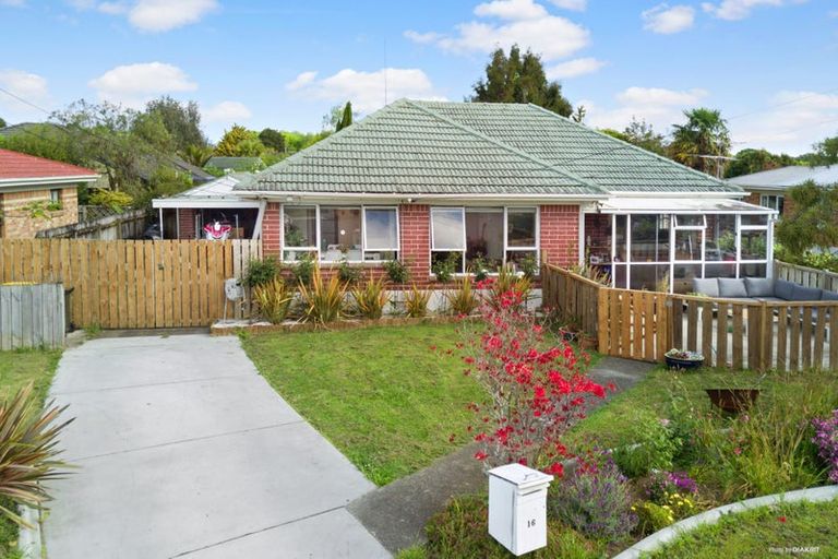 Photo of property in 16 Campbell Place, Papakura, 2110