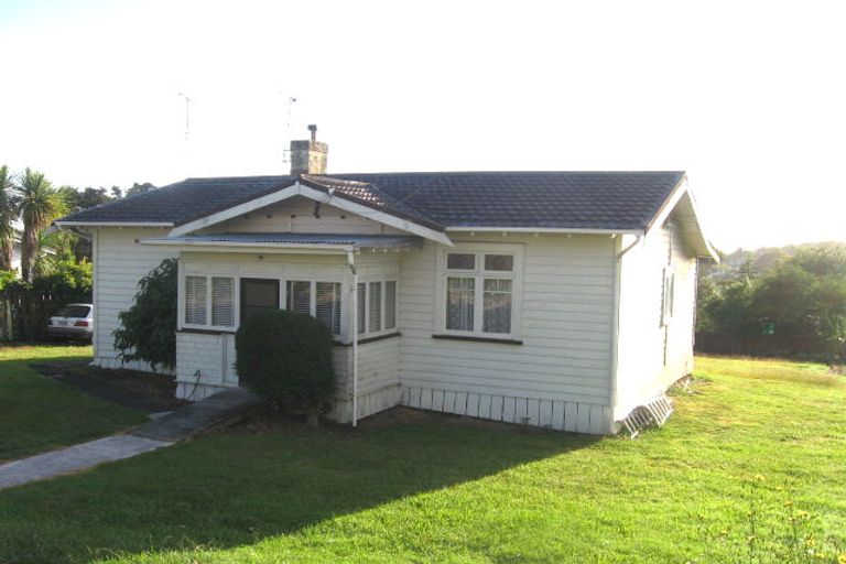 Photo of property in 2/7 Bank Street, Hillcrest, Auckland, 0627