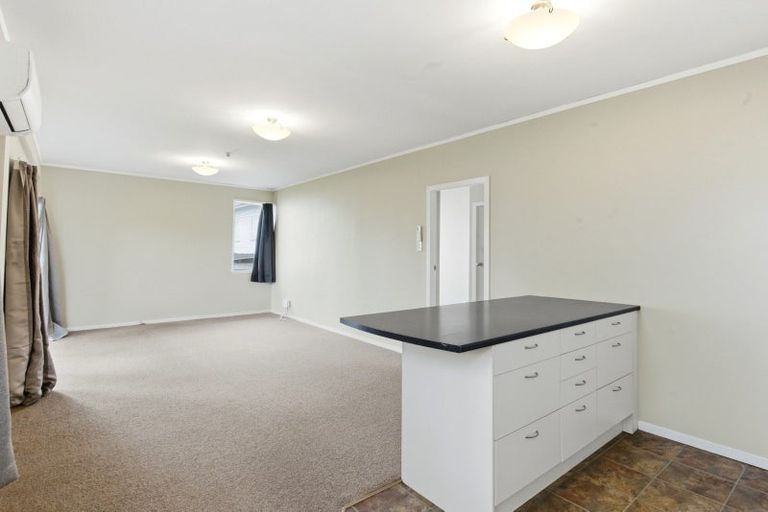 Photo of property in 10 Laurent Place, Kingston, Wellington, 6021