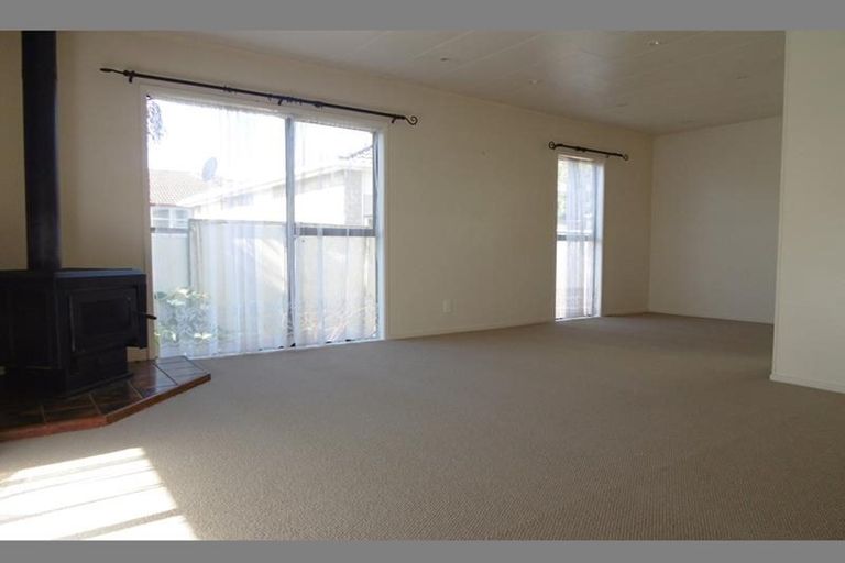 Photo of property in 8 Tyndrum Place, Highland Park, Auckland, 2010