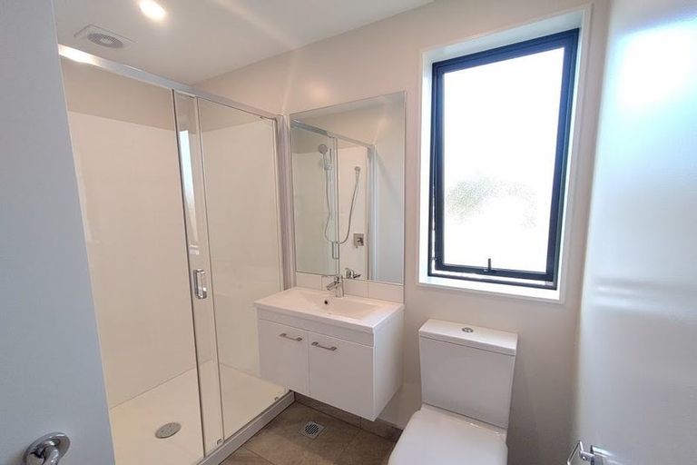 Photo of property in 5/9 Beaufield Lane, Te Atatu Peninsula, Auckland, 0610