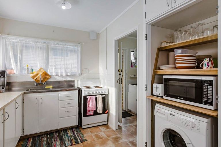 Photo of property in 2/79 Archers Road, Hillcrest, Auckland, 0629