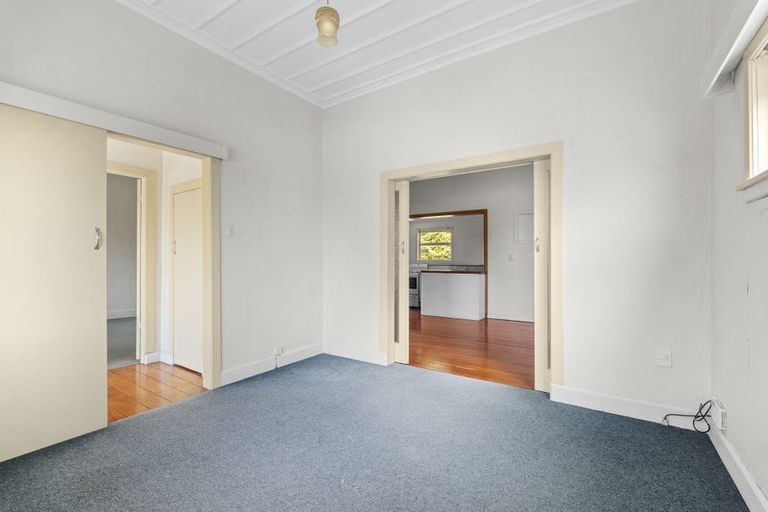 Photo of property in 58 Morley Street, New Plymouth, 4310