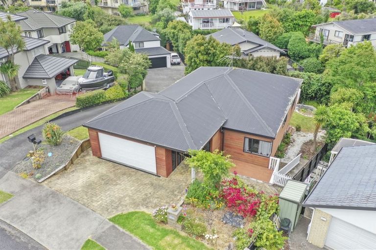 Photo of property in 14 Mccahill Views, Botany Downs, Auckland, 2010