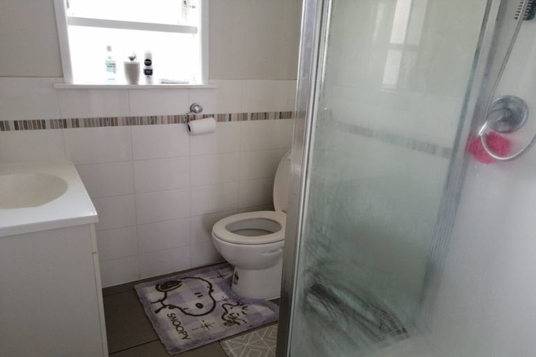 Photo of property in 60 Glendene Avenue, Glendene, Auckland, 0602