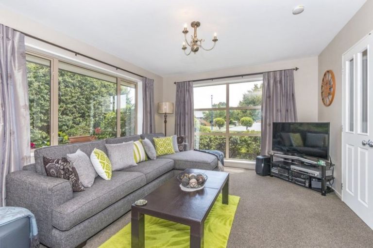 Photo of property in 21 Providence Place, Redwood, Christchurch, 8051