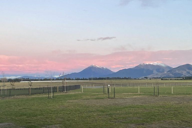 Photo of property in 8 Sam Holmes Drive, Methven, Ashburton, 7776