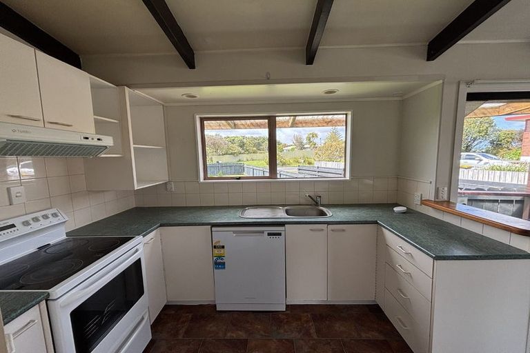 Photo of property in 2 Channel View Road, Clarks Beach, Pukekohe, 2679