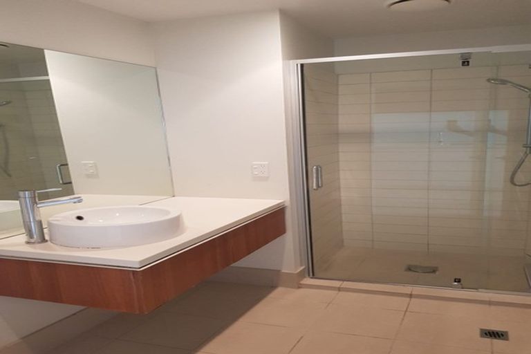 Photo of property in The Docks Apartments, 601/2 Dockside Lane, Auckland Central, Auckland, 1010