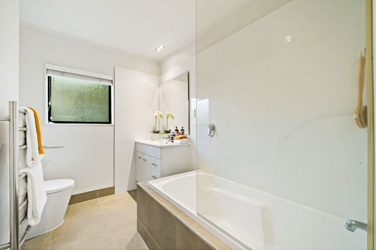 Photo of property in 86 Hebron Road, Waiake, Auckland, 0630