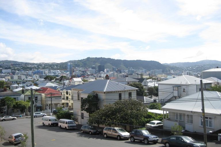 Photo of property in 8/4 Derby Street, Mount Victoria, Wellington, 6011