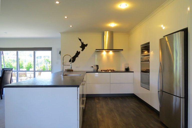 Photo of property in 32 Victoria Street, Coromandel, 3506