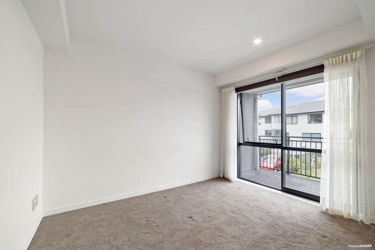 Photo of property in 18 Peony Mews, Oteha, Auckland, 0632