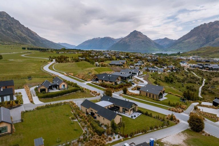Photo of property in 10 Double Cone Road, Jacks Point, Queenstown, 9371