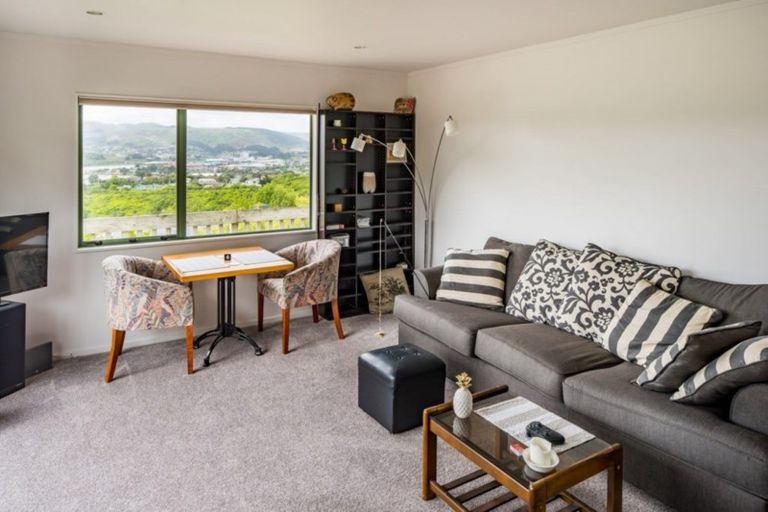 Photo of property in 16a Mawhare Street, Titahi Bay, Porirua, 5022