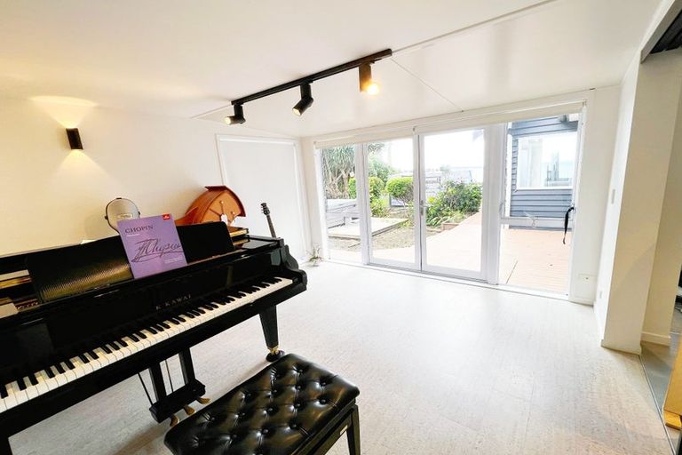 Photo of property in 4 Cliff Road, Torbay, Auckland, 0630