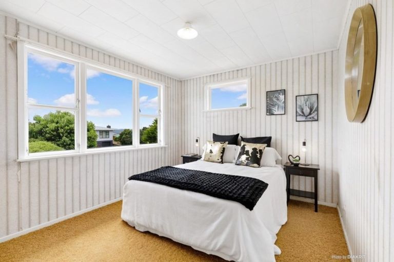 Photo of property in 16 Bancroft Terrace, Newlands, Wellington, 6037