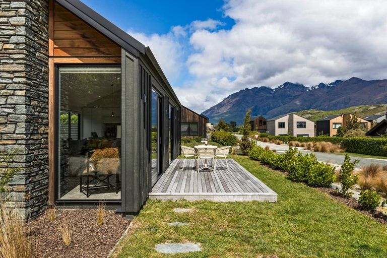 Photo of property in 35 Rannoch Drive, Jacks Point, Queenstown, 9371