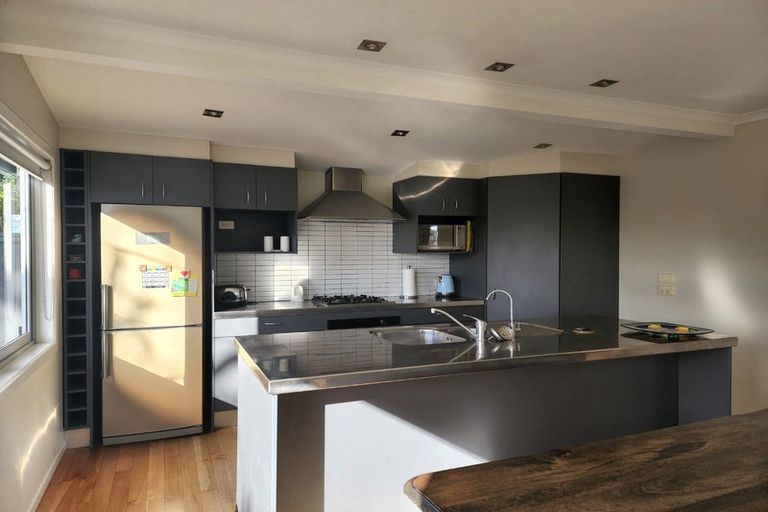 Photo of property in 10 Donnelly Street, Oakura, 4314