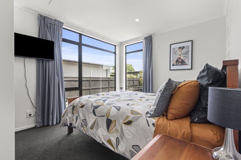 Photo of property in 54 Exeter Crescent, Takaro, Palmerston North, 4412