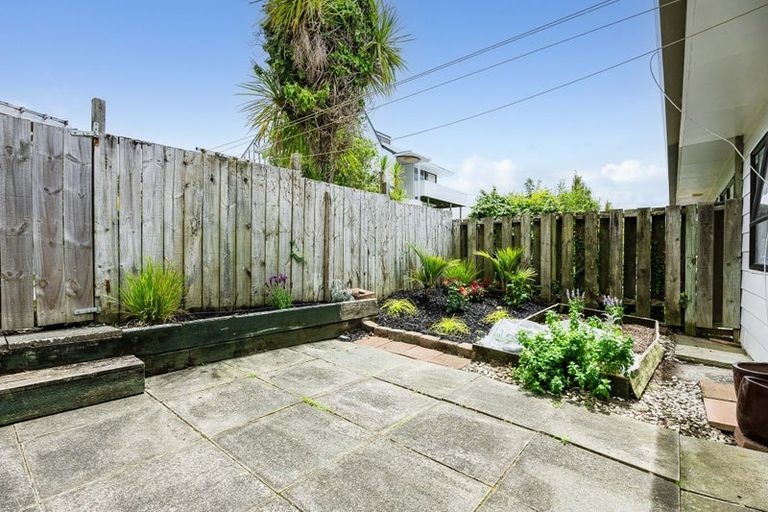 Photo of property in 17 Merehai Place, Snells Beach, 0920