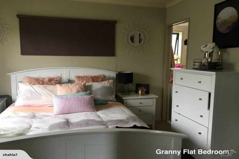 Photo of property in 4 Johnstone Drive, Fitzherbert, Palmerston North, 4410