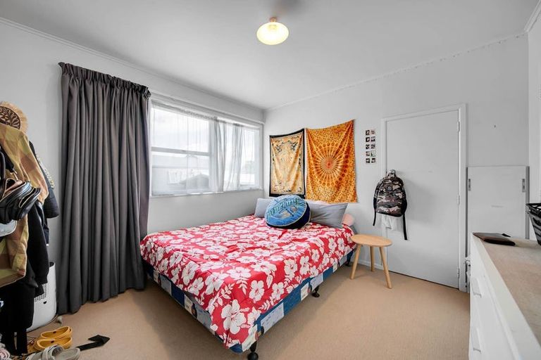 Photo of property in 23 Kemble Close, Mangere, Auckland, 2022