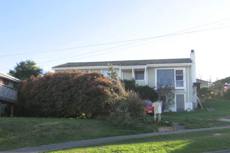 Photo of property in 77 Pikarere Street, Titahi Bay, Porirua, 5022