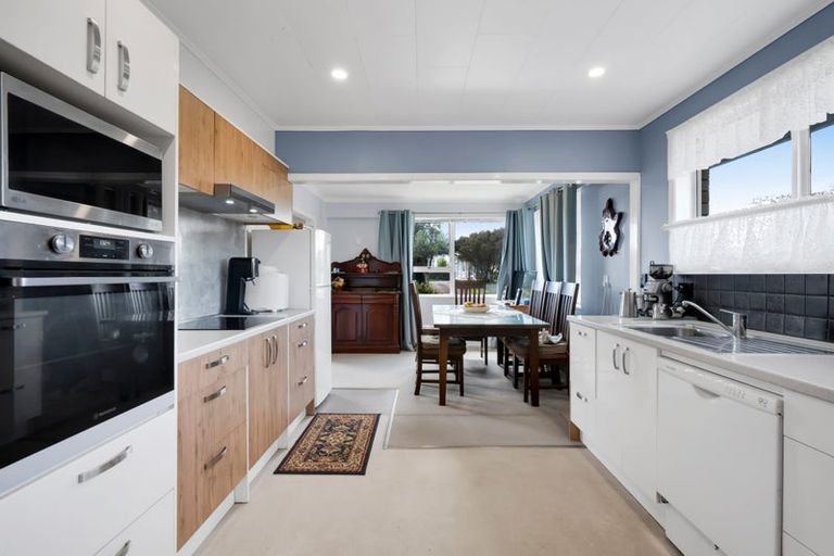 Photo of property in 40 Nevada Drive, Merrilands, New Plymouth, 4312