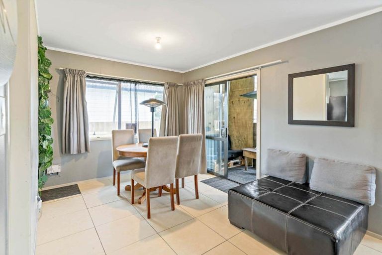 Photo of property in 25 Dissmeyer Drive, Clover Park, Auckland, 2019