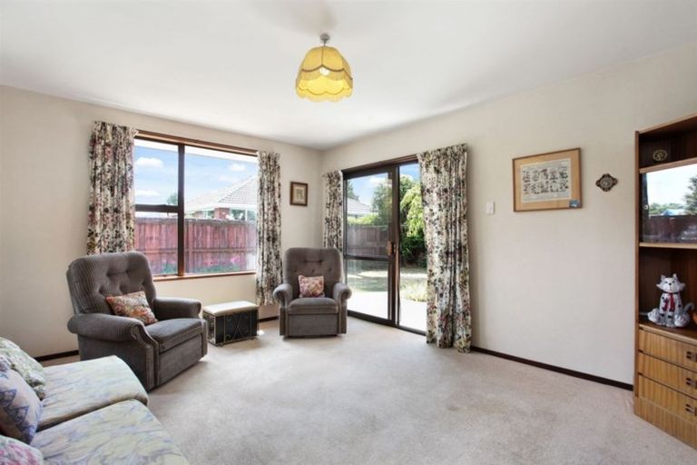 Photo of property in 2/281 Sawyers Arms Road, Bishopdale, Christchurch, 8053