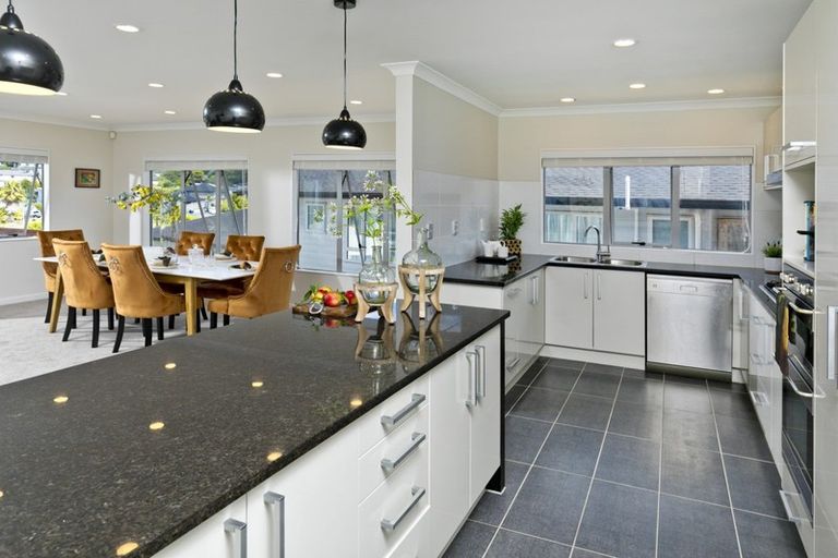 Photo of property in 15 Hornbill Drive, Fairview Heights, Auckland, 0632